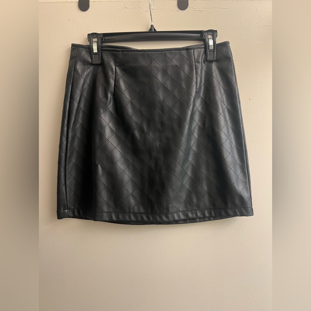 Tinseltown Black Quilted Mini Skirt